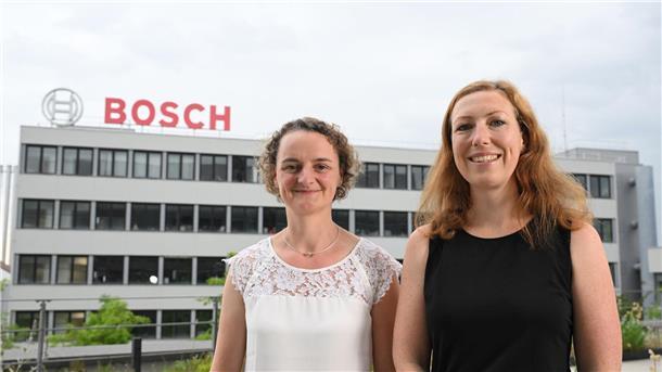 Chefin und Mama: Führung in Teilzeit ist im Kommen Die Bosch-Führungskräfte Ina Skultety (l) und Isabell Kormos (r) auf einer Dachterrasse eines Bosch-Gebäudes in Stuttgart.