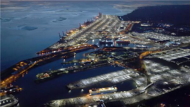 Die breite Außenweser, an der Bremerhaven liegt, geht in die Nordsee über. Desha...
