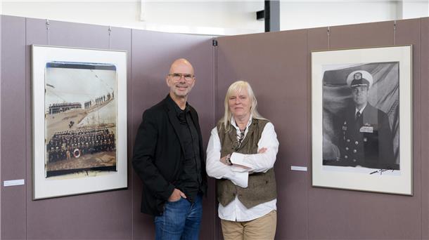 Die Bremer Fotografen Thomas Hellmann und Gaby Ahnert fotografierten während der Sail 2005 die Segler und ihre Besatzungen mit einer großen Polaroid-Kamera.