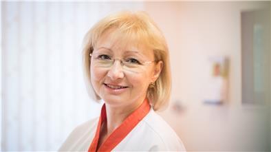 Die Bremerhavener Allgemeinmedizinerin Dr. Birgit Lorenz hat kaum noch Schutzkleidung in ihrer Praxis.