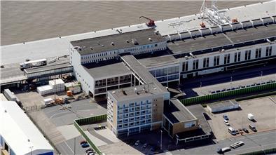 Neue Pläne für Columbusbahnhof: Bremerhavener Politik fiel aus allen Wolken Blick von oben auf Gebäude