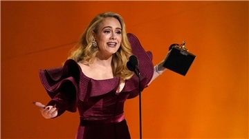 Die britische Sängerin Adele gibt im Sommer zehn Konzerte in München. Während der Vorverkauf zunächst durch die Decke schoss, gibt es plötzlich wieder Tickets.