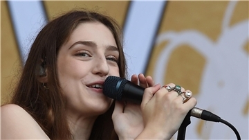 Die britische Sängerin Birdy, die mit bürgerlichem Namen Jasmine Van Den Bogaerde heißt, tritt beim „Frequency 2017“ auf. Ihr neues Album heißt „Portraits“.