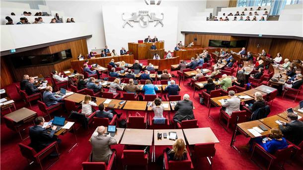 Blick in die voll besetzte Bürgerschaft