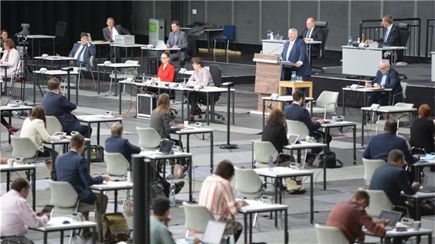 Die Bürgerschaft tagte am Mittwoch unter Einhaltung der Abstandsregeln in der Halle 7 auf dem Messegelände nahe des Bremer Hauptbahnhofs.