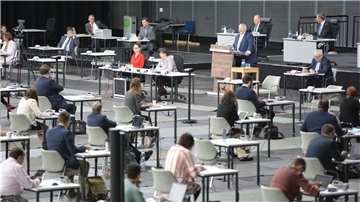 Die Bürgerschaft tagte am Mittwoch unter Einhaltung der Abstandsregeln in der Halle 7 auf dem Messegelände nahe des Bremer Hauptbahnhofs.