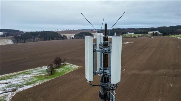 Die Bundesnetzagentur möchte den Ausbau eines flächendeckenden Handynetzes in Deutschland vorantreiben.