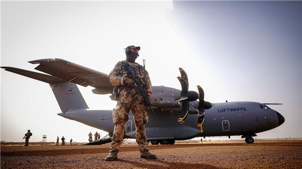 Rüstung statt Sozialleistungen? Streit über Prioritäten Die Bundesregierung hat nach dem Überfall Russlands auf die Ukraine ein Sondervermögen von 100 Milliarden Euro aufgelegt, um die mangelhaft ausgestattete Bundeswehr verteidigungsfähig zu machen.