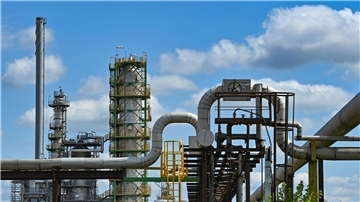 Die Bundesregierung hat sich wegen des Kriegs in der Ukraine verpflichtet, auf das russische Öl aus der Pipeline zu verzichten. Ab Januar soll es nun erste Probelieferungen aus Kasachstan in die Raffinerie Schwedt geben.