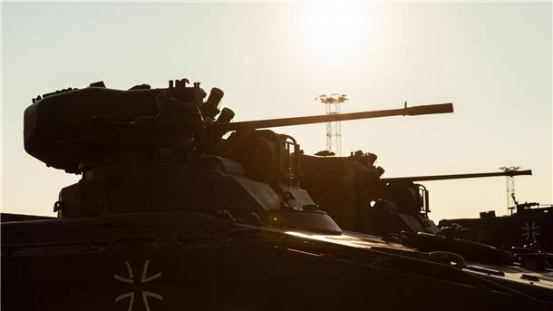 Bürger sehen Panzer-Lieferungen mehrheitlich skeptisch Die Bundesregierung will rund 40 Marder-Schützenpanzer an die Ukraine liefern.