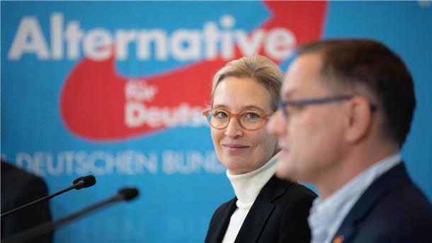 Zehn Jahre AfD - „Gekommen, um zu bleiben“ Die Bundessprecher Tino Chrupalla und Alice Weidel feiern zehn Jahre AfD.