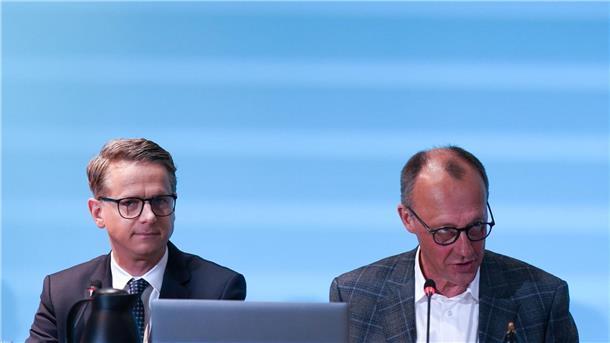 Die CDU geht mit dem Versprechen einer Steuerreform in den Bundestagswahlkampf. Auch sie verspricht niedrigere Energiepreise. Zu ihrer Winterklausur kommen die Mitglieder des Bundesvorstandes der Partei in Hamburg zusammen. 
