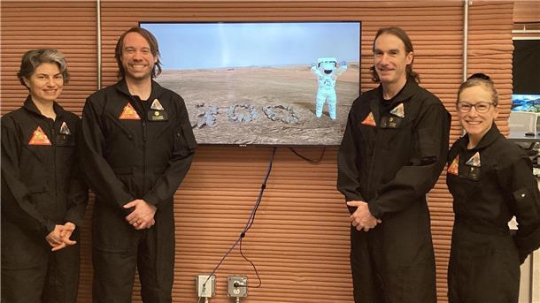 Vier Menschen, 378 Tage Mars - Nasa-Simulation endet Die CHAPEA-Besatzung von links: Anca Selariu, Nathan Jones, Ross Brockwell, Kelly Haston.