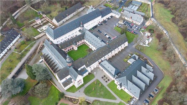 Vorschlag für mehr Hilfe des Bundes gegen Schweinepest Die Chefs der Staatskanzleien der Länder haben im Kloster Eberbach bei Eltville die nächste Ministerpräsidentenkonferenz im Oktober in Leipzig vorbereitet. (Archivbild)