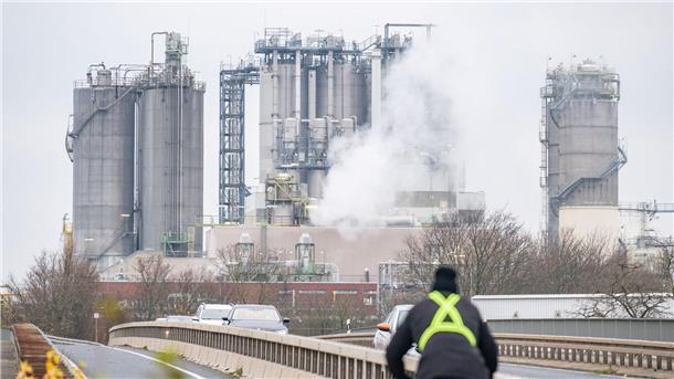 Deutschlands Top-Konzerne: Weniger Umsatz, gestrichene Jobs Die Chemiebranche leidet unter teurer Energie und schwacher Konjunktur - die Umsätze sinken. (Symbolbild)
