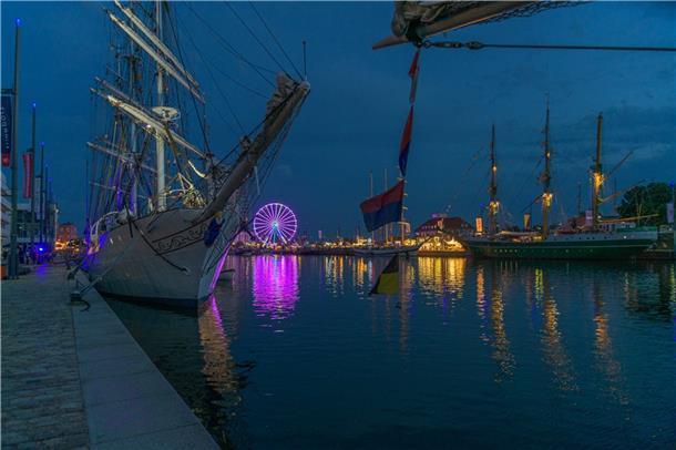 So magisch fotografieren unsere Influencer die Maritimen Tage Die "Christian Radich" (links) und die "Alexander von Humboldt II".