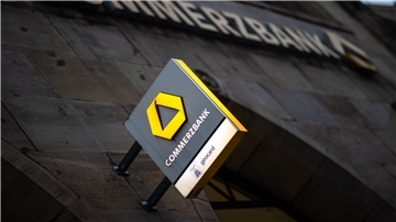 Die Commerzbank dünnt ihr Filialnetz in Deutschland weiter aus.