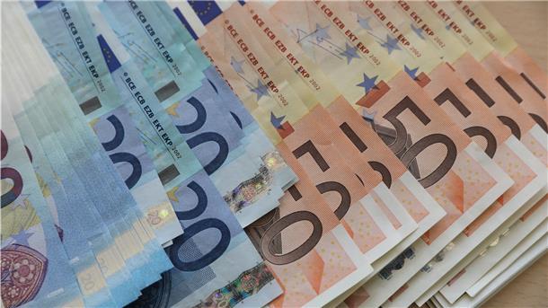 Coronahilfen wegen Betrugs gestoppt  Euro-Geldscheine, aufgenommen bei einem Pressetermin in der Filiale der Bundesbank.