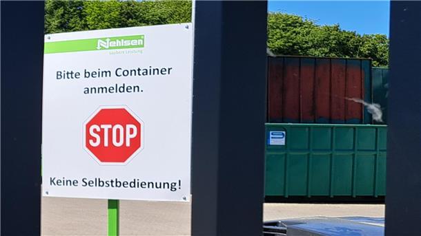 Nehlsen hat die Nase voll von Verdi: Entsorger spricht nur noch mit Betriebsrat Die Cuxländer können liegengebliebenen Abfall beim Wertstoffhof in Loxstedt abgeben. Außer in der Mitagspause von 12 bis 13. Uhr.
