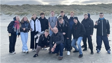 Die CvO-Schüler mit Lehrer Mathias Teschke (Mitte vorn) auf Norderney