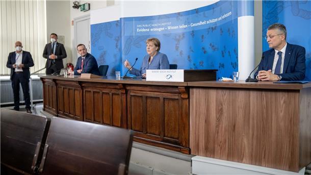 Patientenschützer: „Trauerspiel“ um Corona-Aufarbeitung Die damalige Kanzlerin Angela Merkel stützte ihren Anti-Corona-Kurs auch auf den Präsidenten des Robert Koch-Instituts (RKI), Lothar Wieler.