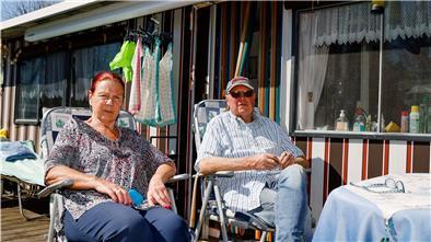 Die Dauercamper Claudia und Dietmar Runold aus Langenhagen genießen seit knapp 30 Jahren das Leben auf dem Campingplatz am Wulfener Hals.