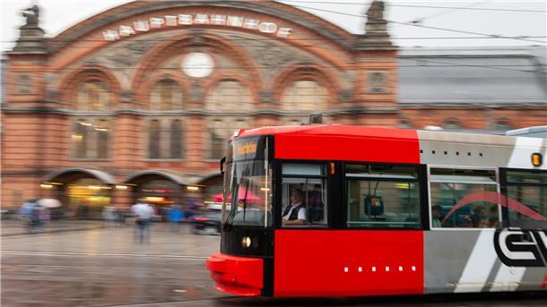 Landesschulden: Bevorzugt der Senat die Stadt Bremen? Bremerhaven fordert Anteil Straßenbahn vor Hauptbahnhof