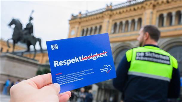 Die Deutsche Bahn beobachtet nach eigenen Angaben, dass auch an Bahnhöfen die Hemmschwelle für Gewalt sinkt.