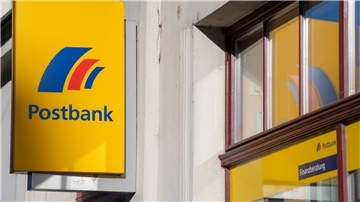Die Deutsche Bank dünnt das Filialnetz ihrer  Tochter Postbank deutlich aus.