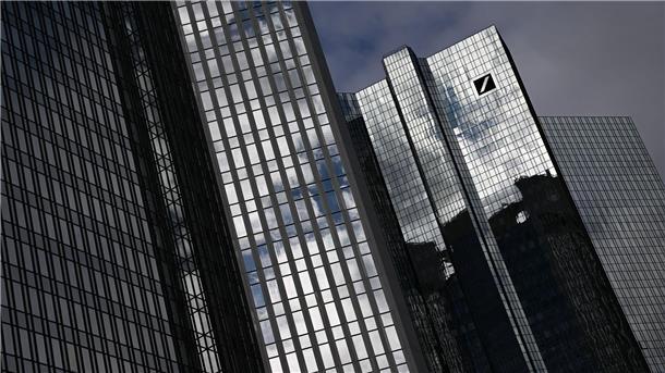 Deutsche Bank streicht rund 2.000 Jobs Die Deutsche Bank schließt wie angekündigt Filialen und streicht 2000 Jobs (Archivbild)