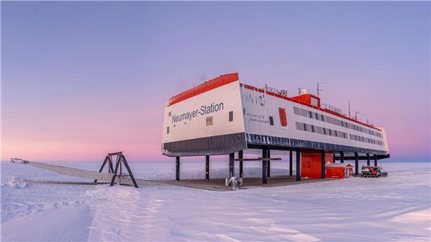 In der Antarktis kommt keine echte Weihnachtsstimmung auf Die deutsche Forschungsstation Neumayer-Station III in der Antarktis ist auch über Weihnachten besetzt. (Archivbild)