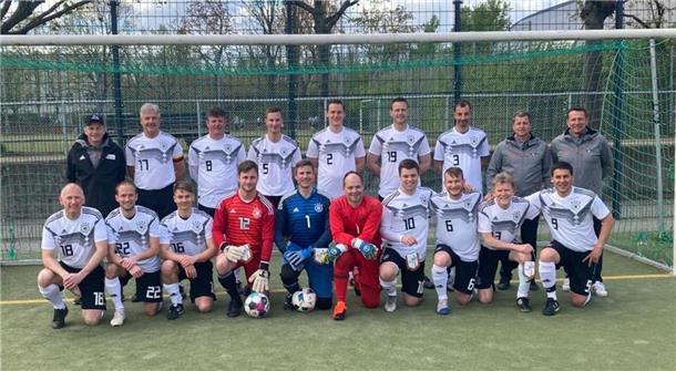 Die Fußballnationalmannschaft der Bürgermeister traf zusammen. 