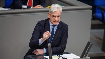 „Die deutsche Wirtschaft lahmt und braucht dringend Entlastung bei Energiekosten oder Unternehmensteuern“, sagt Unionsfraktionsvize Mathias Middelberg.