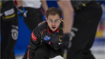 Die deutschen Curling-Männer um Skip Marc Muskatewitz spielen am Samstag um den EM-Titel.