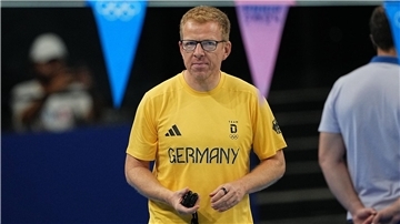 Die deutschen Freiwasserschwimmer müssen früh aufstehen.