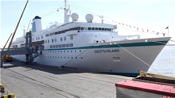 Die „Deutschland“ am Columbus Cruise Center