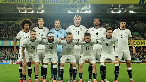 Die Fußball-Nationalmannschaft in der Einzelkritik Die DFB-Elf stellt sich zum Team-Foto im Windsor Park.