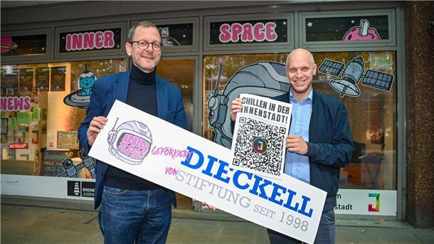 Dieckell-Stiftung rettet den beliebten Jugendraum „Inner Space“ in Innenstadt Die Dieckell-Stiftung unterstützt jetzt den Jugendtreff „Inner Space" in der Bremerhavener Innenstadt. Stadtrat Martin Günthner (links) und Marc Dieckell freuen sich über die Zusammenarbeit.