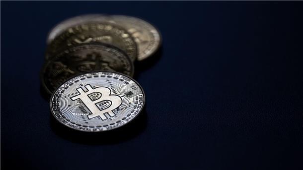 Bitcoin überholt mit neuem Allzeithoch Silber Die Digitalwährung Bitcoin hat ein neues Allzeithoch erreicht.