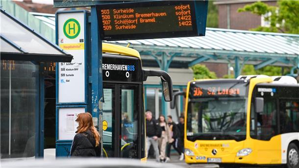 Weihnachtsferien: So fahren die Busse in Bremerhaven Die Displays der Bremerhaven Bus-Haltestellen funktionieren nicht alle.