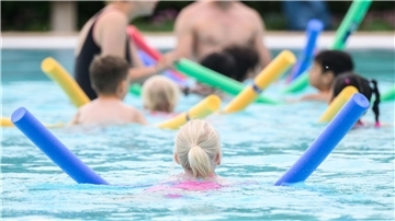 Die DLRG warnt davor, dass der Anteil der Nichtschwimmer unter Grundschülern steige.