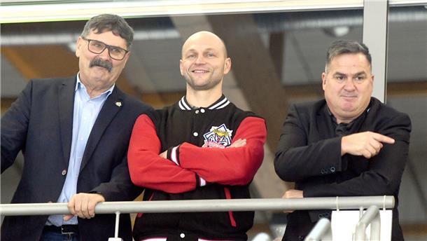 Die drei „Macher“ aus der Pinguins-Geschäftsstelle (von links). Alfred Prey, Sebastian Furchner und Hauke Hasselbring.