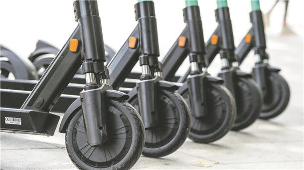 Die E-Tretroller des Anbieters Tier Mobility.