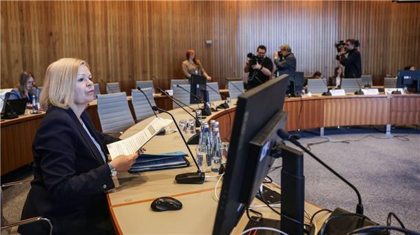 Faeser zu Solingen-Attentat: Keine Versäumnisse beim BAMF Die ehemalige Bundesinnenministerin Nancy Faeser schildert im Untersuchungsausschuss des nordrhein-westfälischen Landtags zum Terror-Anschlag von Solingen die Abläufe des Asylverfahrens von Issa Al H.