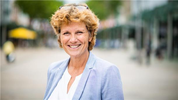 Wie geht es nach Claudia Bitti mit der Innenstadt weiter? Die ehemalige Innenstadt-Koordinatorin Claudia Bitti in der Bremerhavener Geschäftsmeile.