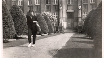 Die Eibenallee am Amtsgericht Ende der 1950er Jahre.