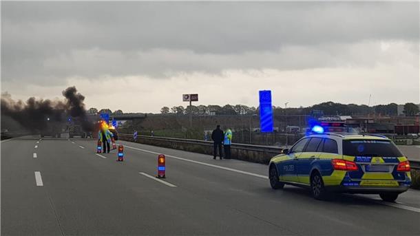 Die Eigensicherung und das Absichern von Unfallstellen mit modernen Hilfsmitteln sind elementar wichtig, um das Gefährdungsrisiko bei der gefährlichen Arbeit auf der Autobahn zu senken.