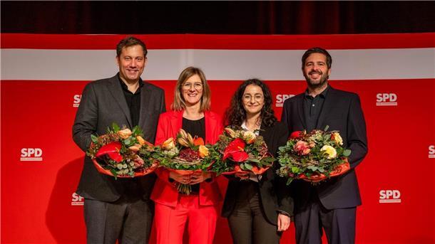 Die einstimmig nominierten SPD-Kandidatinnen und Kandidaten: Lars Klingbeil (von links), Frauke Langen, Özge Kadah und Daniel Schneider.