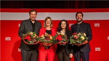 Die einstimmig nominierten SPD-Kandidatinnen und Kandidaten: Lars Klingbeil (von links), Frauke Langen, Özge Kadah und Daniel Schneider.