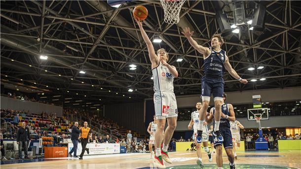 Erfolg für Stadthalle und Eisbären-Basketballer: 1500 Besucher bleiben erlaubt Die Eisbären-Basketballer freuen sich darüber, in der kommenden Saison wieder in Bremerhaven auf heimischem Parkett auftrumpfen zu dürfen.